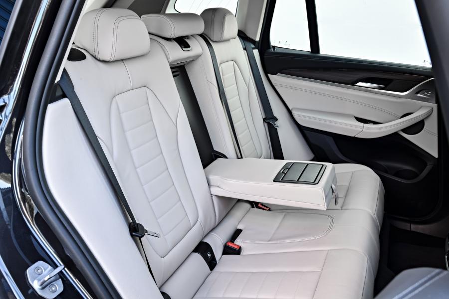 Интерьер BMW X3 xDrive30d xLine (G01) 2017 года  (WW) (фото 170 из 178)